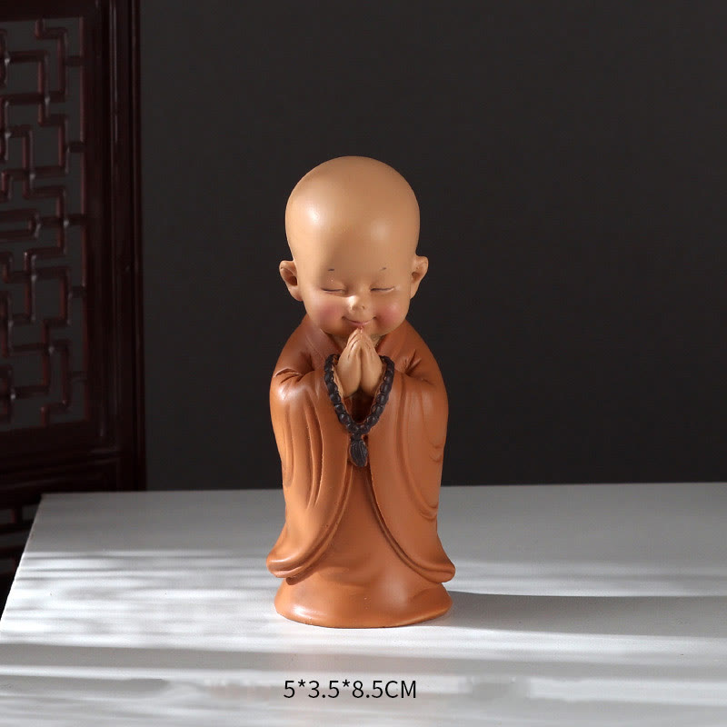 Mini Praying Monk Decor – resin weight and feel demonstration held between fingers, lightweight