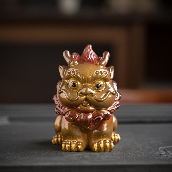 Small PiXiu Tea Pet – Single golden PiXiu front view on black stone tray, cute guardian statue