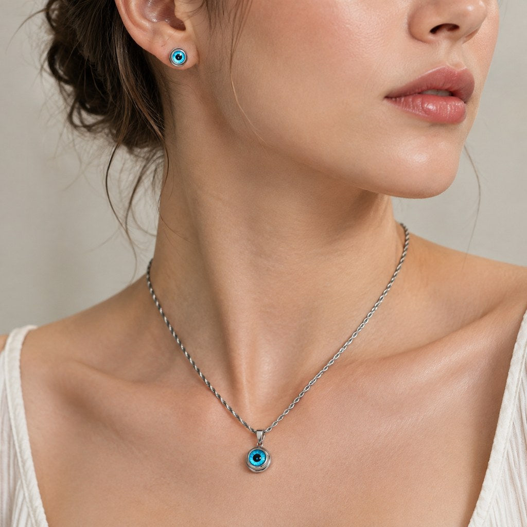 Silver Blue Evil Eye Jewelry Set – Close-up of the blue eye pendant on the silver twist chain