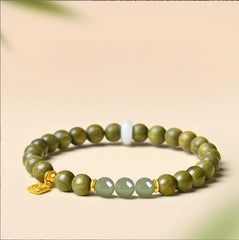 Green Sandalwood Bracelet – Single wrap with green Hetian jade and gold lock charm on beige, natural wood