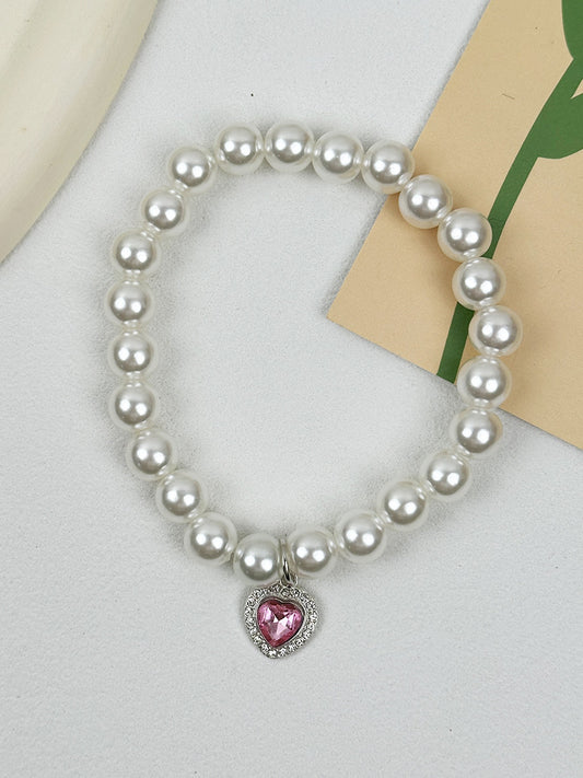 Quartz Heart Pearl Pet Collar – Pearl bead collar with pink crystal heart pendant on white fabric, cat necklace