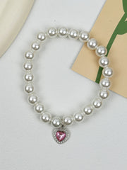 Quartz Heart Pearl Pet Collar – Pearl bead collar with pink crystal heart pendant on white fabric, cat necklace