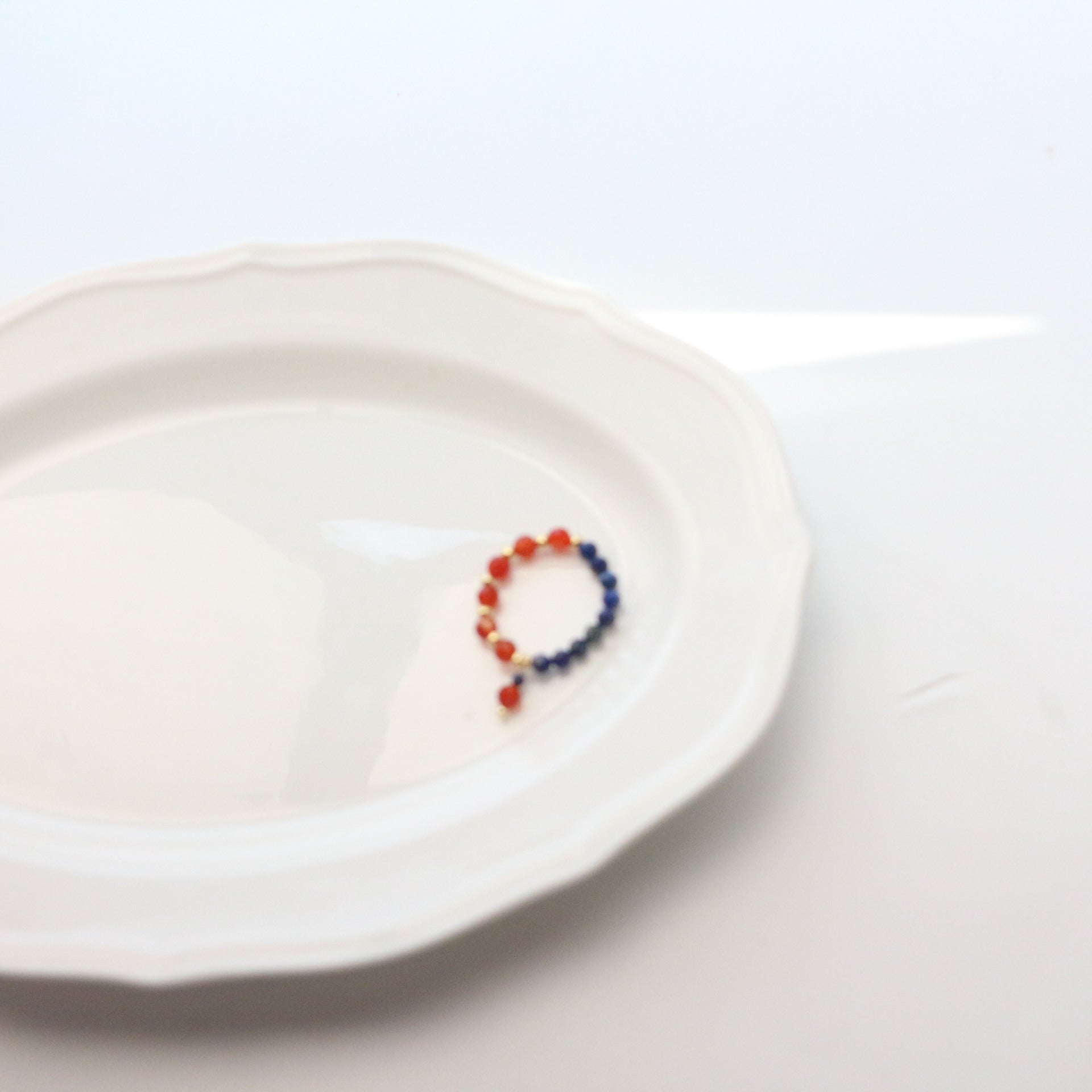 Lapis Lazuli Agate Ring Set – half red agate and half blue lapis lazuli beaded ring, gold spacer beads, white plate, yin-yang balance
